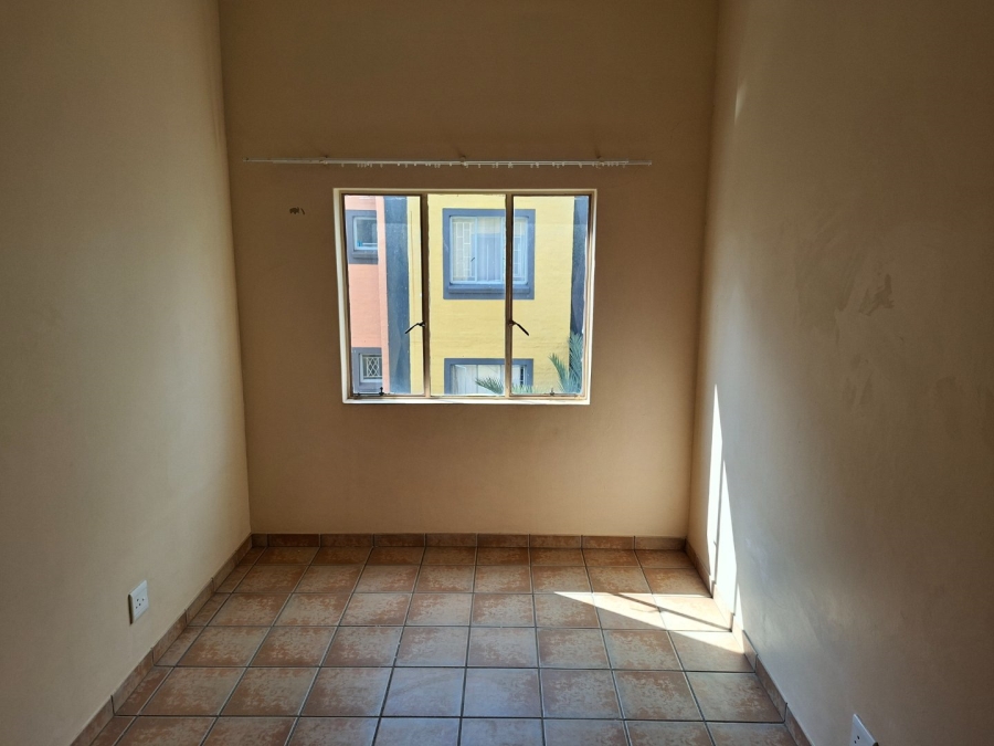 To Let 1 Bedroom Property for Rent in Kannoniers Park North West
